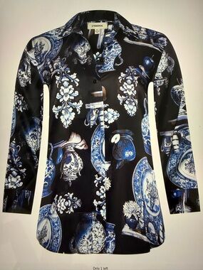 L'AGENCE DANI GRAPHIC PRINT BLOUSE TOP IN PORCELAIN BLUE & BLACK